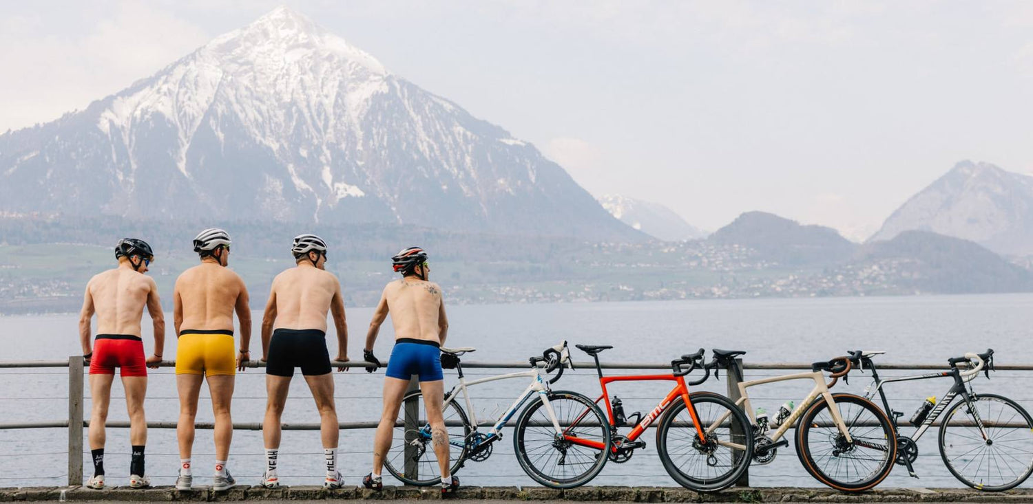 Flizzer Unterhosen. Direkt am Arsch, wo sie auch hin gehören. Immer, egal ob in Bewegung beim Sport oder chillen auf dem Sofa. Super Tragekomfort und nachhaltige Produktion. Für ein gutes Gefühl in der Hosen und im Herzen.