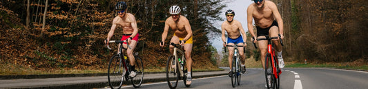 Flizzer Unterhosen. Direkt am Arsch, wo sie auch hin gehören. Immer, egal ob in Bewegung beim Sport oder chillen auf dem Sofa. Super Tragekomfort und nachhaltige Produktion. Für ein gutes Gefühl in der Hosen und im Herzen.